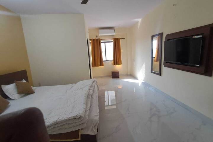 Room 6 of 11