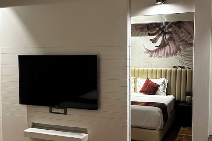 Room 12 of 37