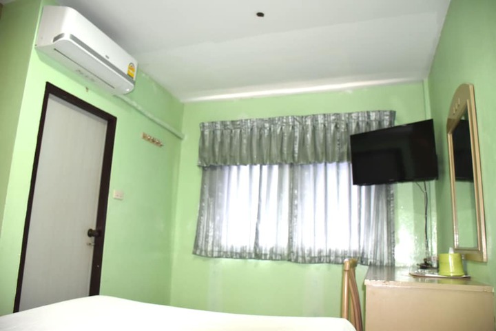 Room 25 of 82