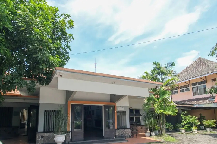 Airy Stasiun Balapan Monginsidi 106 Solo