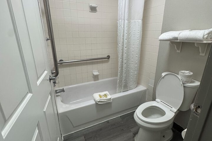 Room 12 of 23