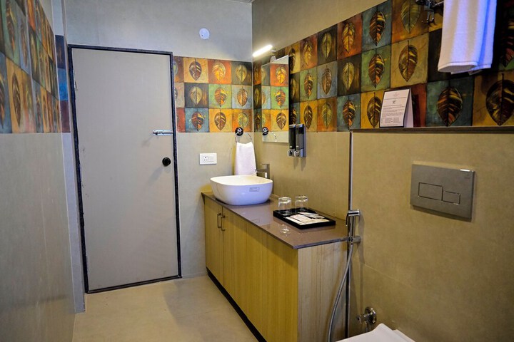 Room 37 of 63