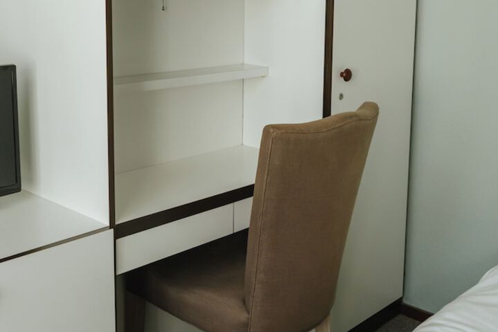 Room 6 of 23