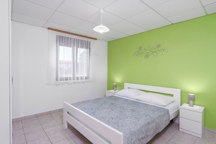 Room 4 of 88