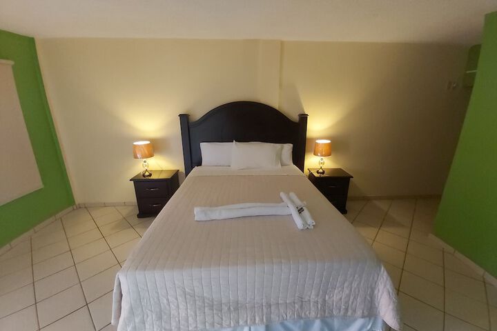 Room 9 of 37