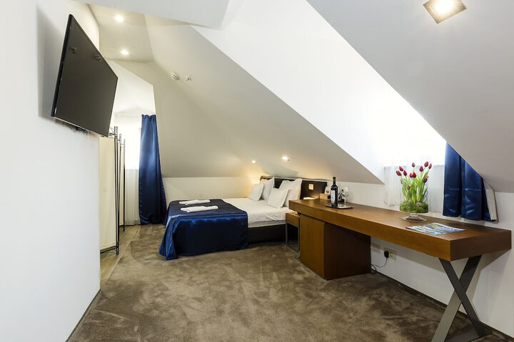Room 15 of 86