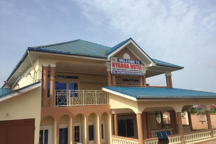 Nyaboa Hotel