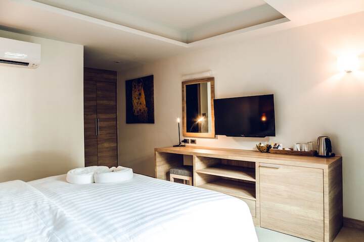 Room 4 of 40