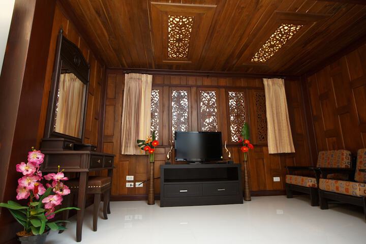 Room 12 of 32
