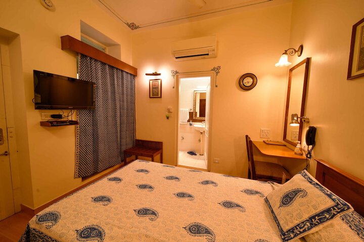 Room 34 of 183