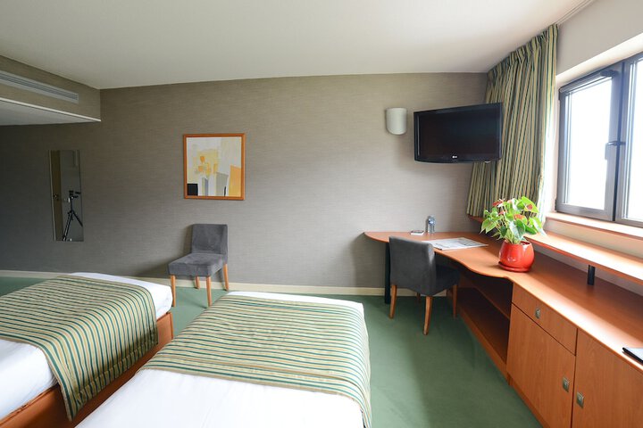 Room 27 of 113