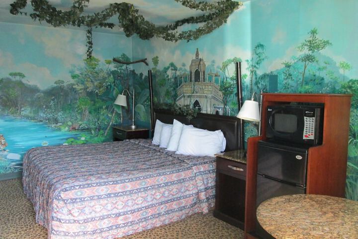 Room 7 of 19