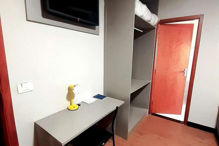 Room 19 of 41