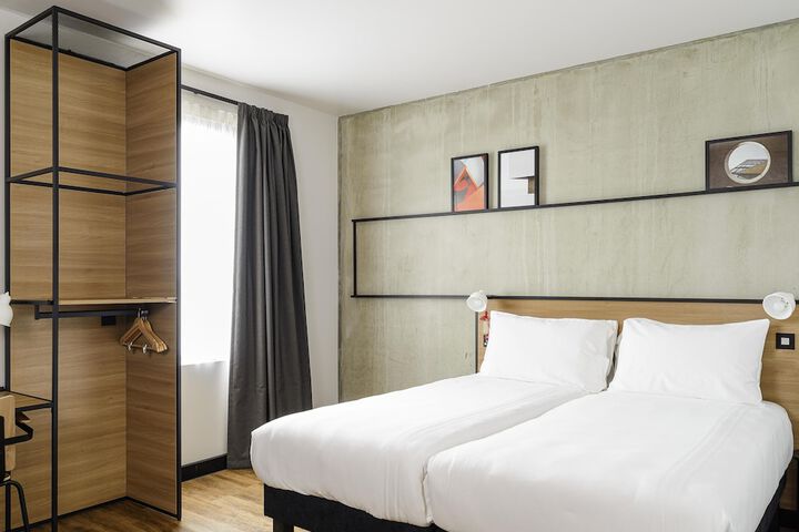 Room 8 of 44
