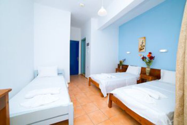 Room 7 of 12