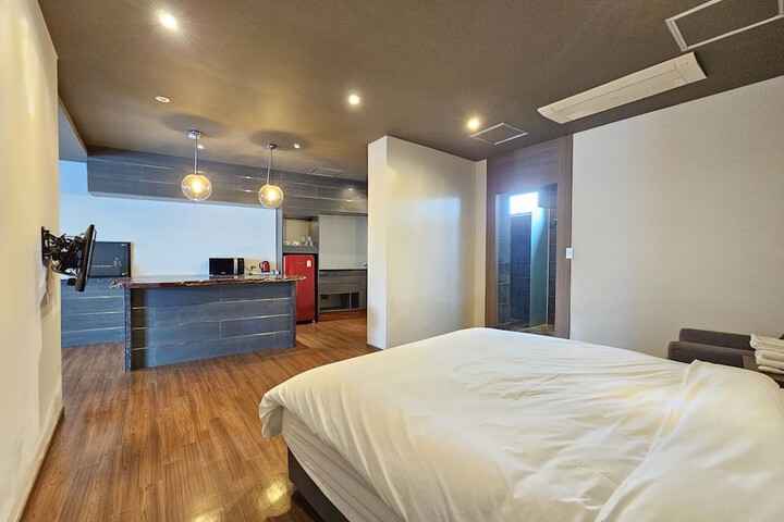 Room 45 of 138