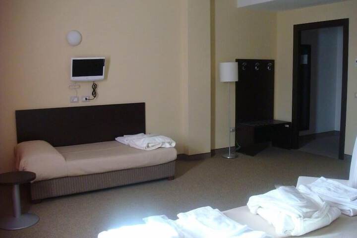Room 11 of 29
