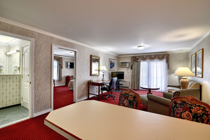 1 King Bed Court Side View (16 of 43)