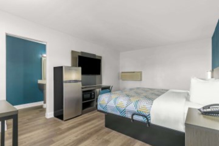 Room 3 of 26