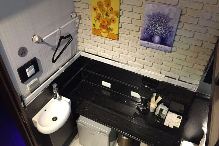 Room 12 of 61