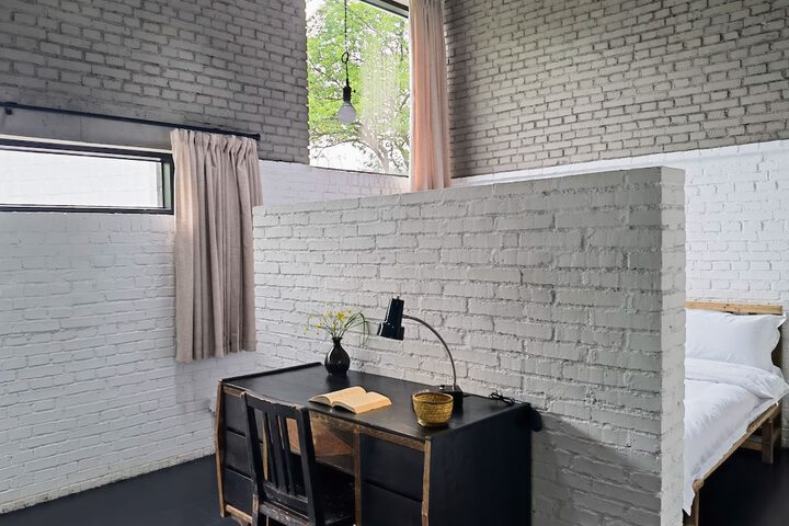 Room 5 of 223