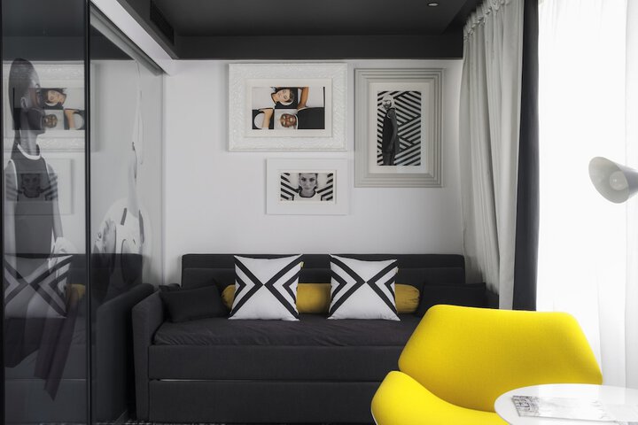 Room 28 of 63
