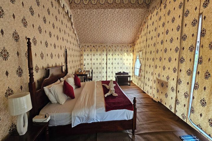 Room 5 of 11