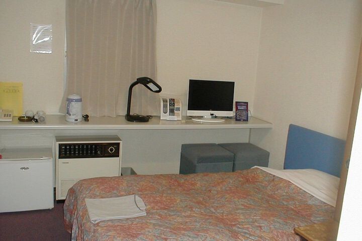 Room 5 of 17