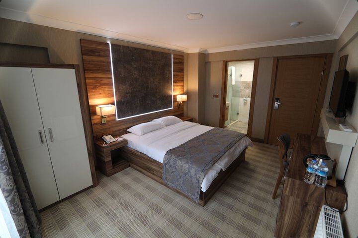 Room 7 of 32