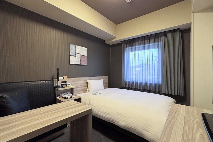 Room 9 of 27