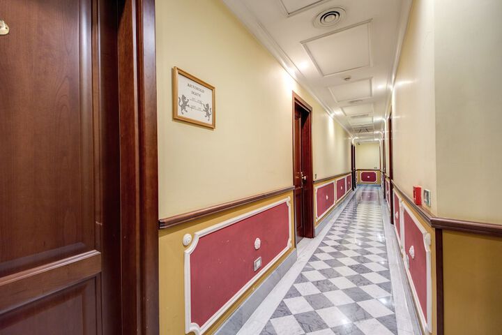 Ballroom/Hall 31 of 38