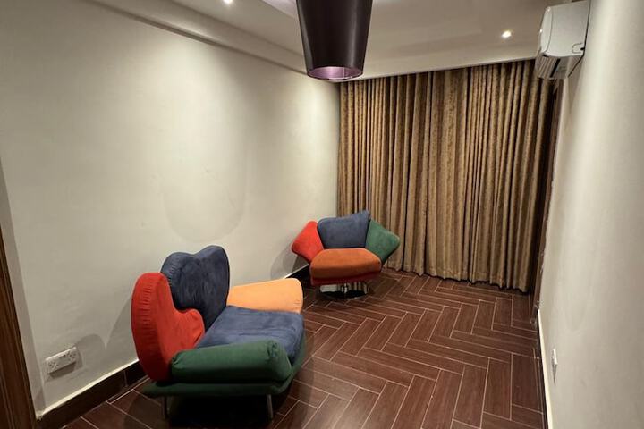 Room 11 of 19