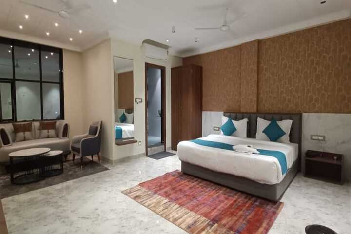 Room 4 of 48