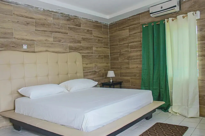 Room 2 of 20