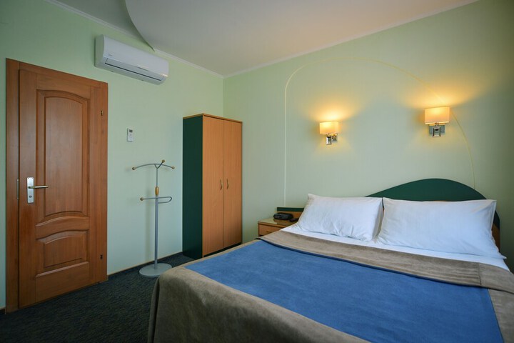 Room 9 of 65