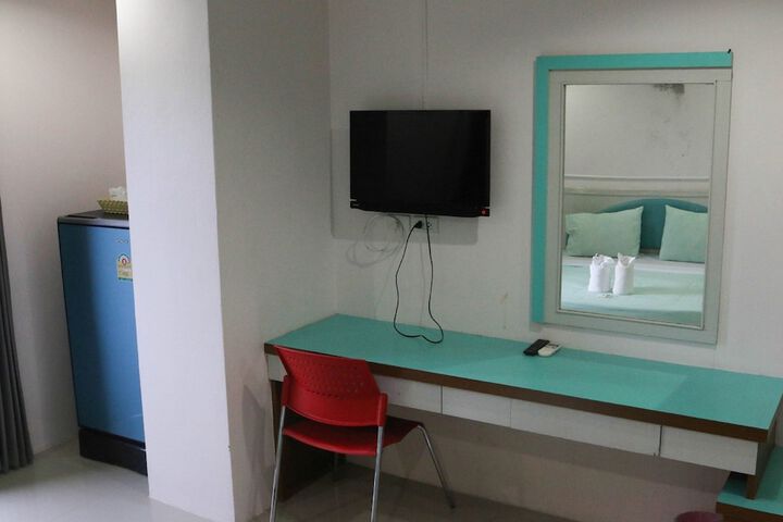 Room 8 of 16