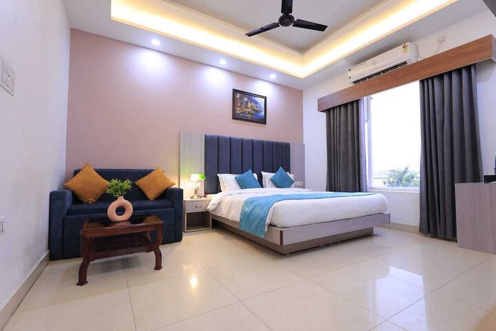 Room 12 of 22