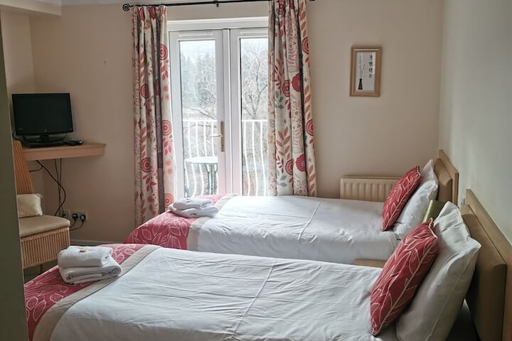 Room 4 of 12