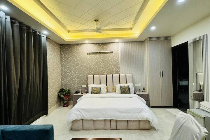 Room 52 of 79