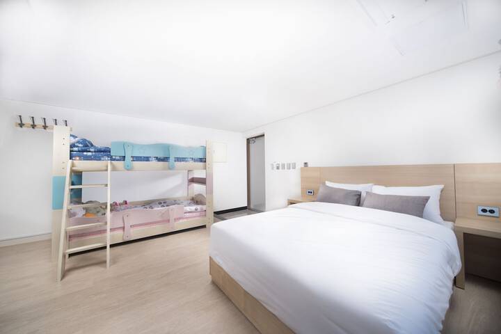 Room 21 of 32