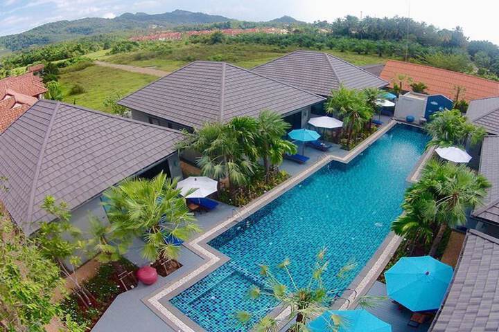 Pools & Facilities