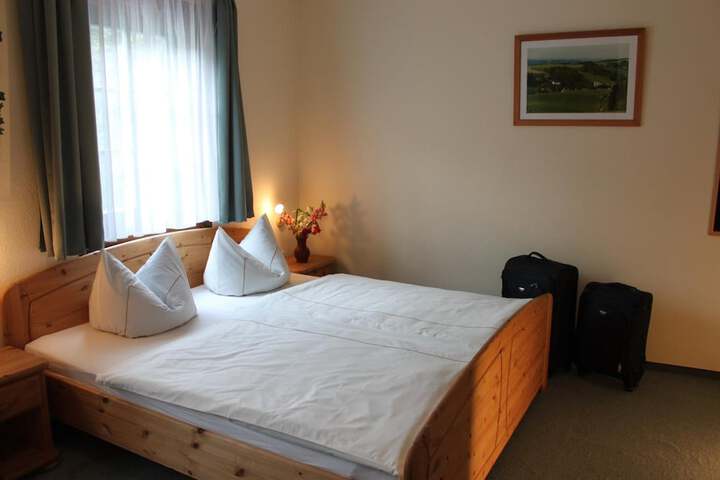 Room 13 of 33