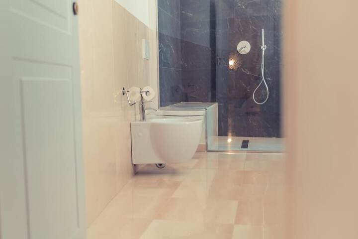 Room 42 of 49