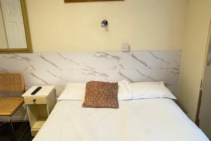 Room 52 of 118