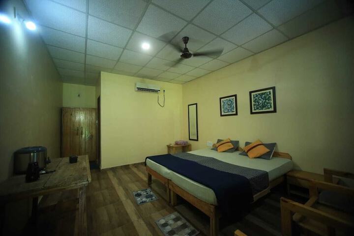 Room 3 of 20