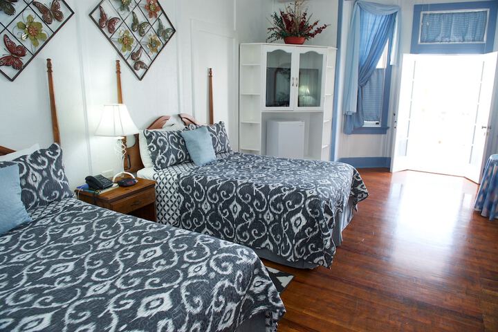 Room 2 of 98