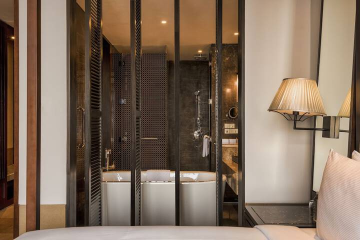 Room 43 of 107