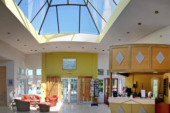 Entrance & Lobby