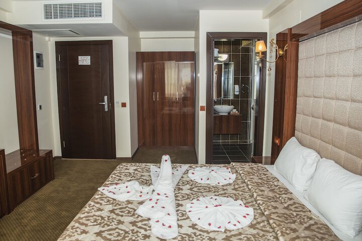 Room 10 of 36