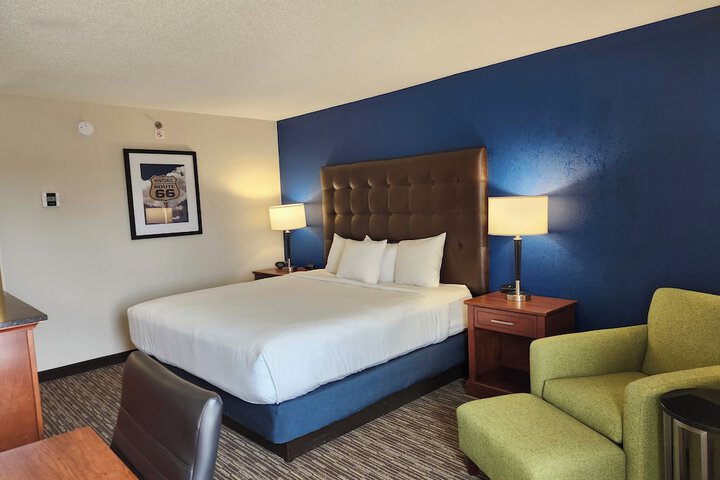 1 King Bed (9 of 33)